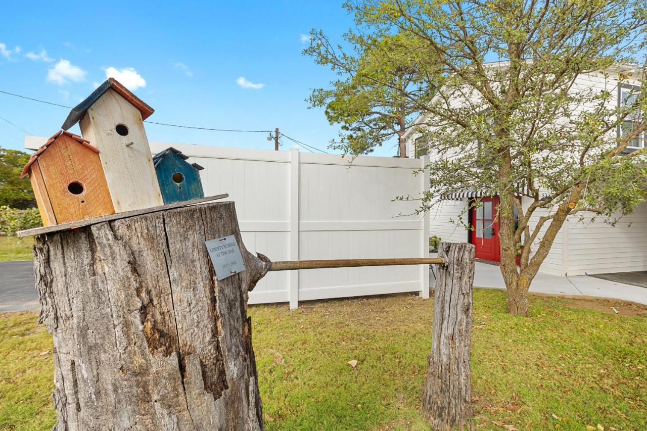 アズレ The Old Liberty Schoolhouse Bed & Breakfast エクステリア 写真