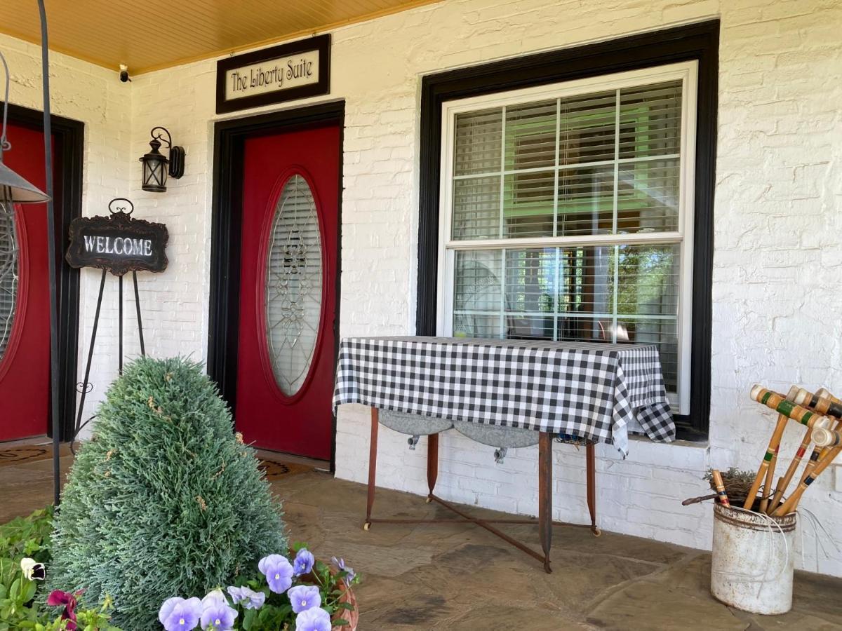 アズレ The Old Liberty Schoolhouse Bed & Breakfast エクステリア 写真